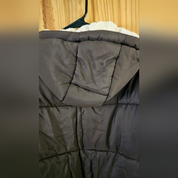 Brand new w/o tag women's winter jacket - Picture 3 of 4